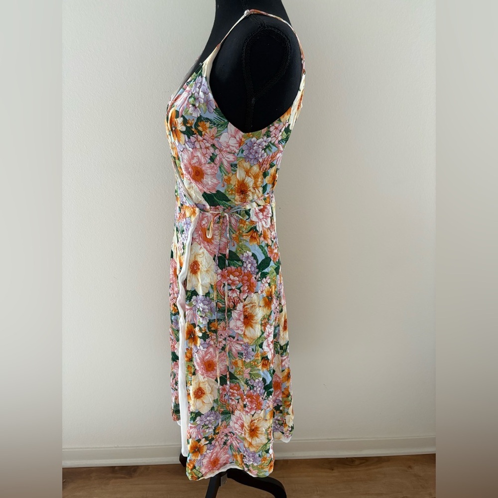 Forever 21 Contemporary Floral Wrap Dress - Size XL - Picture 2 of 4